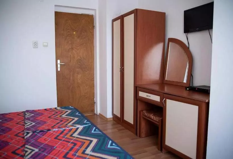 Majatalo вила лора