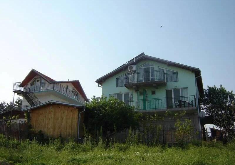 بنسيون вила лора