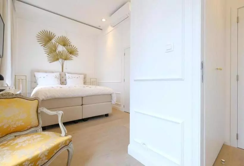 پانسیون Room Jade   La Maison De La Duchesse De La Valliere   Parking Privé