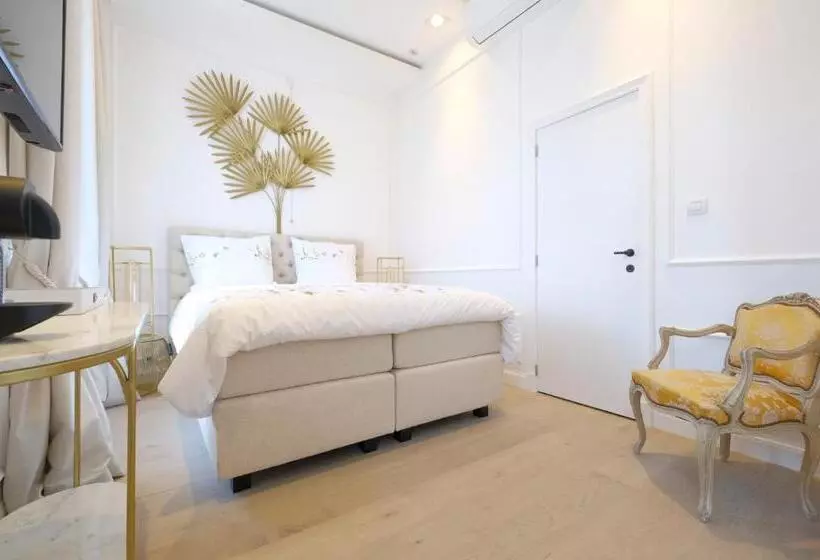 پانسیون Room Jade   La Maison De La Duchesse De La Valliere   Parking Privé