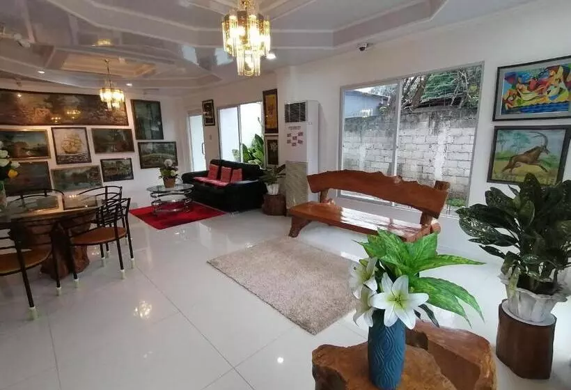 Sillero Painting Gallery And Hostel