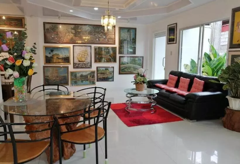 Sillero Painting Gallery And Hostel