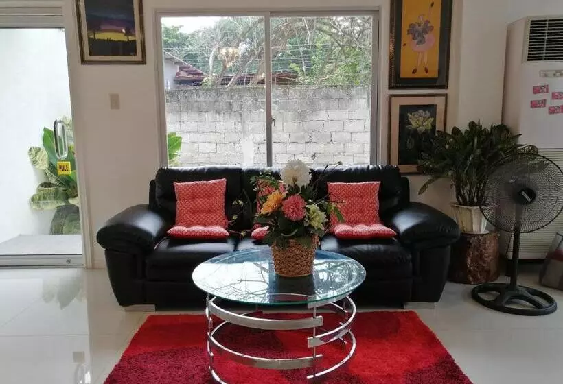 Sillero Painting Gallery And Hostel