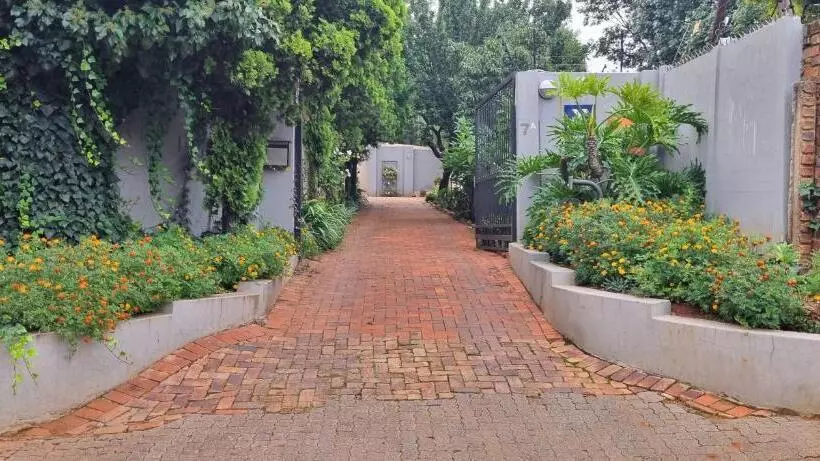 Aamiaismajoitus (B&B) 7 On School   Cozy Guesthouse 15 Min Drive From Airport And Close To Major Highways