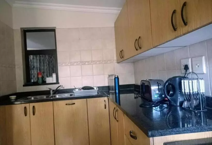 Aamiaismajoitus (B&B) 7 On School   Cozy Guesthouse 15 Min Drive From Airport And Close To Major Highways