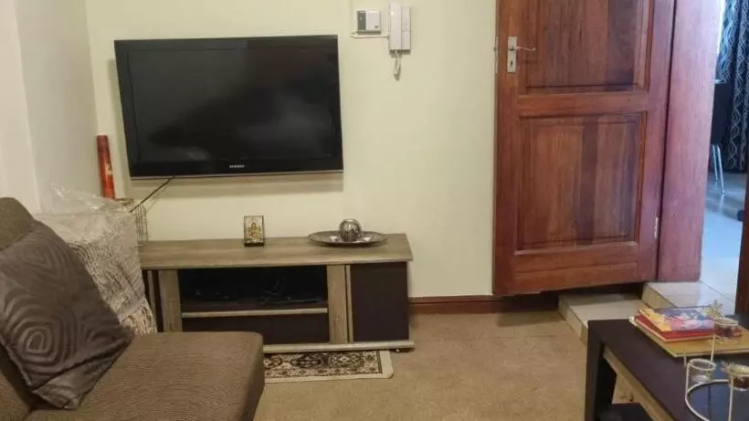 Aamiaismajoitus (B&B) 7 On School   Cozy Guesthouse 15 Min Drive From Airport And Close To Major Highways