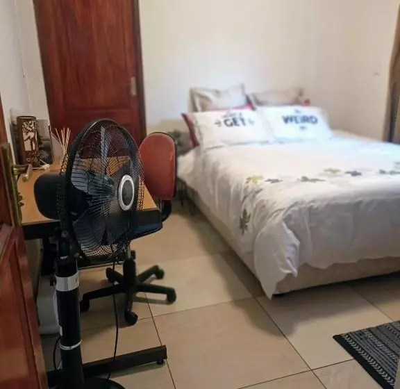 Aamiaismajoitus (B&B) 7 On School   Cozy Guesthouse 15 Min Drive From Airport And Close To Major Highways