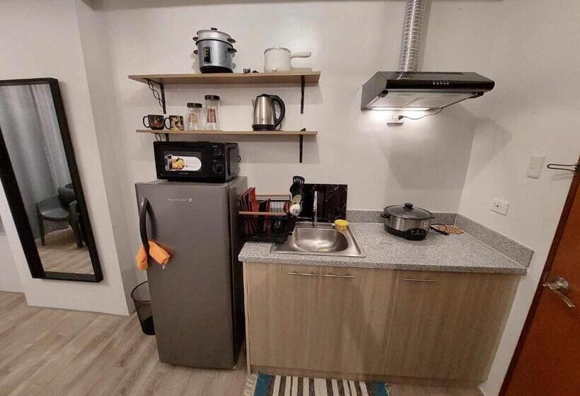 Comfy Unit With Fast Wifi Along Lacson St