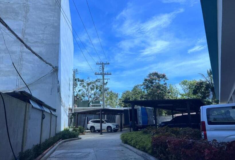 Comfy Unit With Fast Wifi Along Lacson St