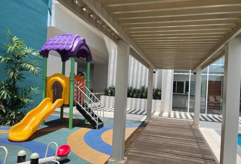 Comfy Unit With Fast Wifi Along Lacson St