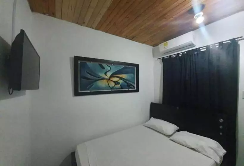 ホテル El Rancho De Arnolis