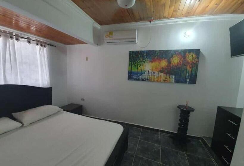 هتل El Rancho De Arnolis