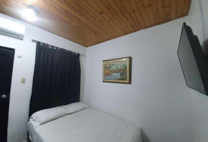 هتل El Rancho De Arnolis