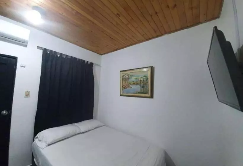 ホテル El Rancho De Arnolis