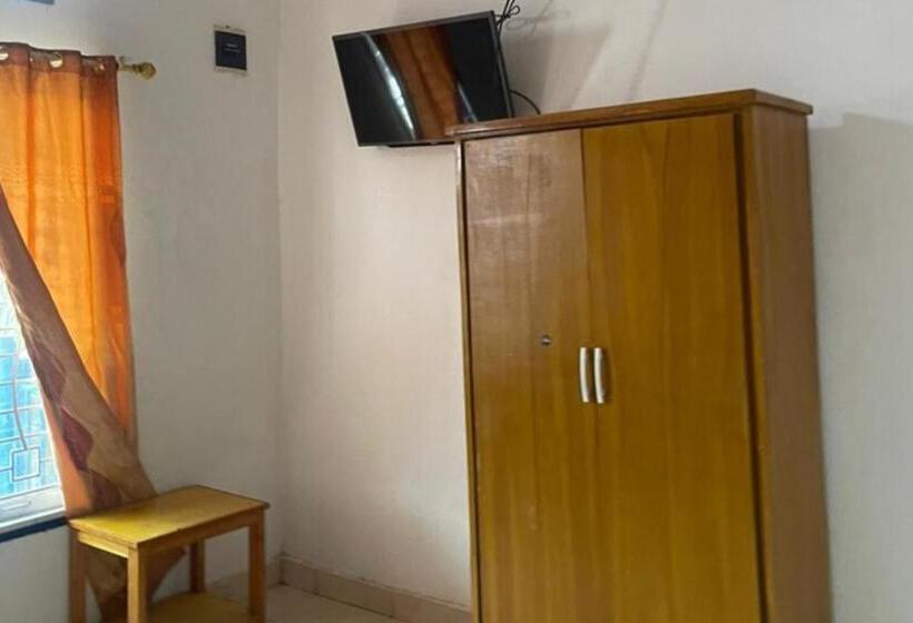 בית מלון כפרי Oyo 93849 Kng Homestay Syariah