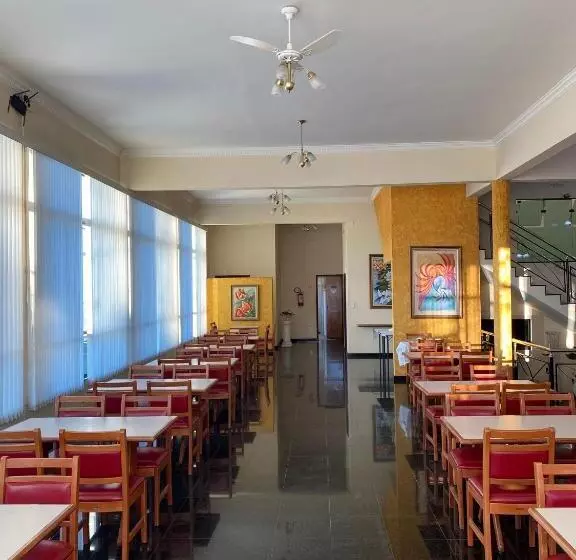 ホテル Soares Camargo