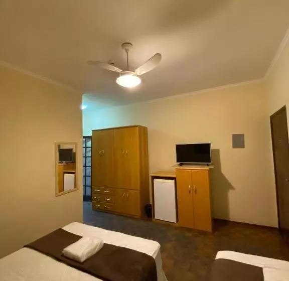 ホテル Soares Camargo