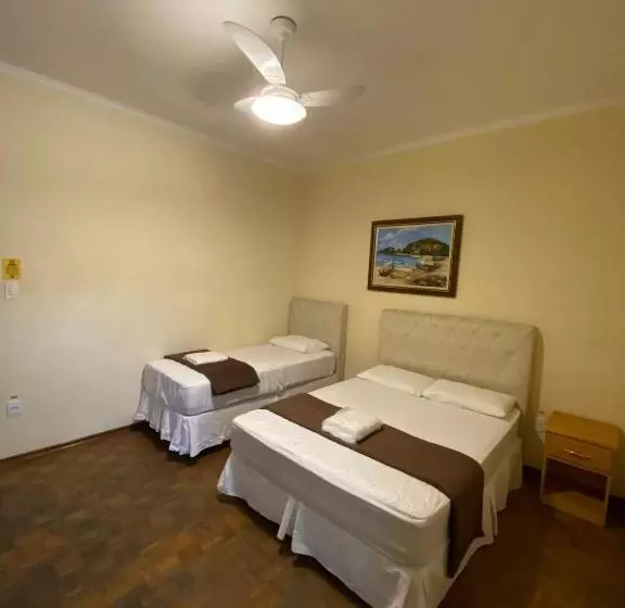 ホテル Soares Camargo