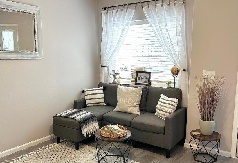 فندق Time Travel Inn