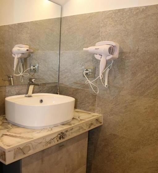 بنسيون Allumaro House