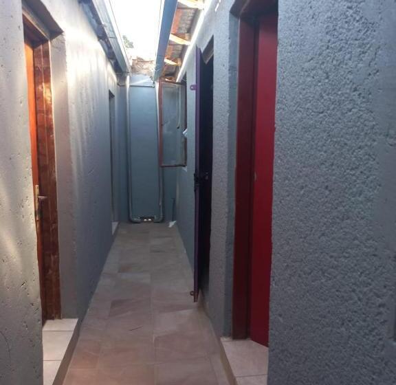 Пансион Tanganani Guest House