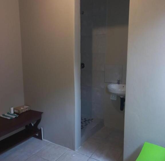 Пансион Tanganani Guest House