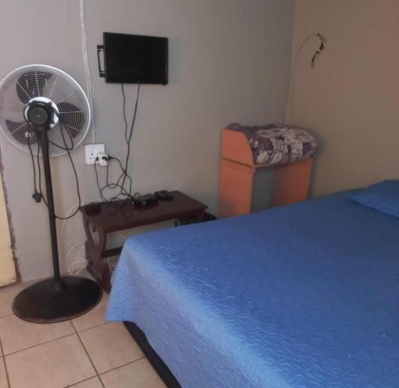 Пансион Tanganani Guest House