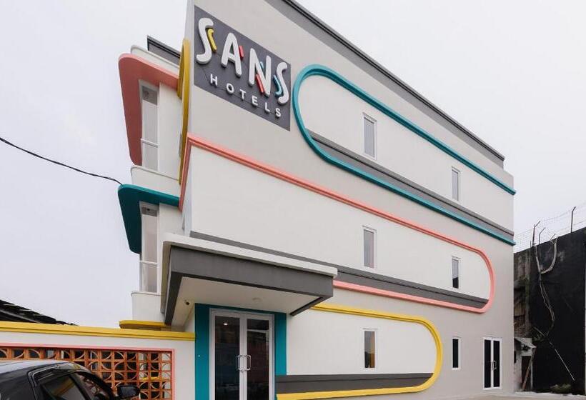Sans Hotel Pesona Bekasi