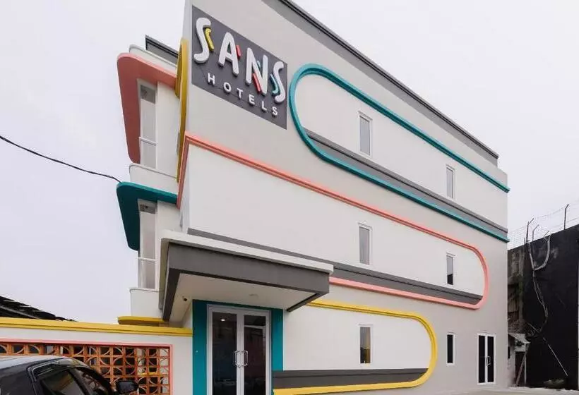 Sans Hotel Pesona Bekasi