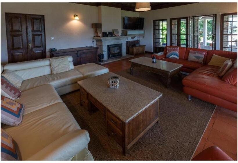 تختخواب و صبحانه Alojamento Estrela Cottage