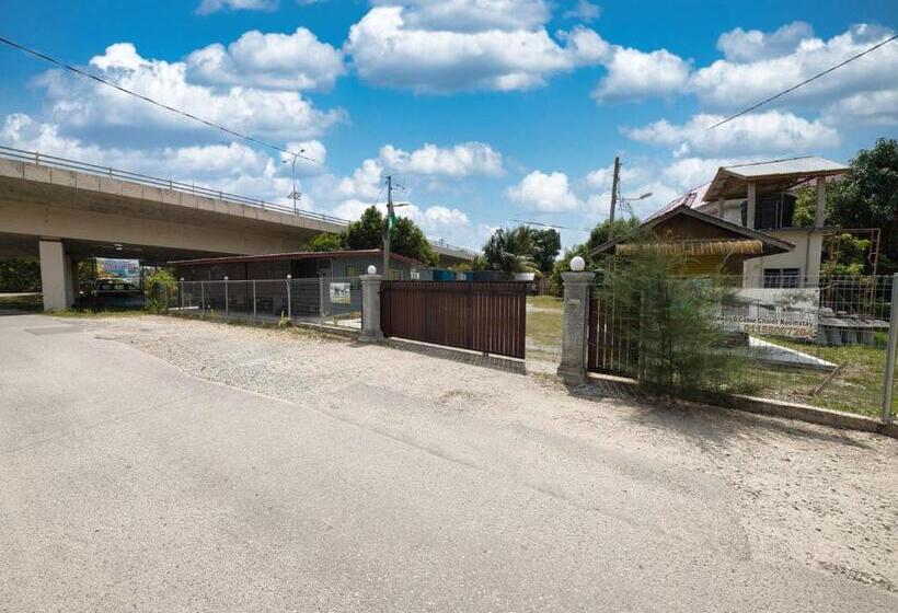 فندق Oyo 90960 Rajawali D Cabin Chalet Roomstay