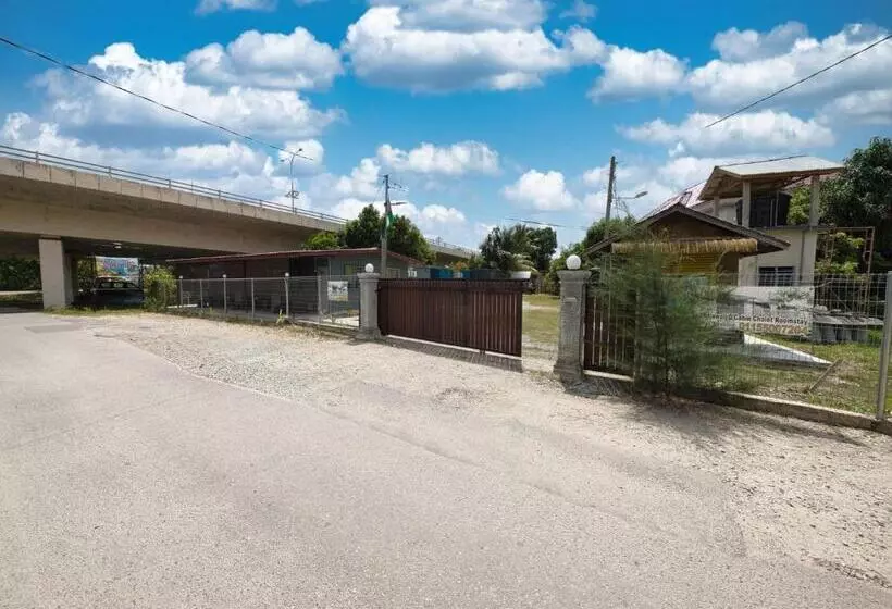 Hotelli Oyo 90960 Rajawali D Cabin Chalet Roomstay