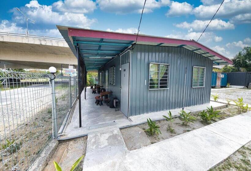 فندق Oyo 90960 Rajawali D Cabin Chalet Roomstay