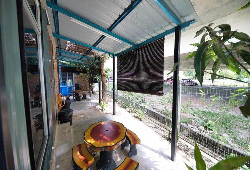 فندق Oyo 90960 Rajawali D Cabin Chalet Roomstay