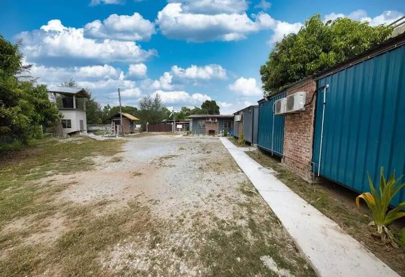 Hotelli Oyo 90960 Rajawali D Cabin Chalet Roomstay