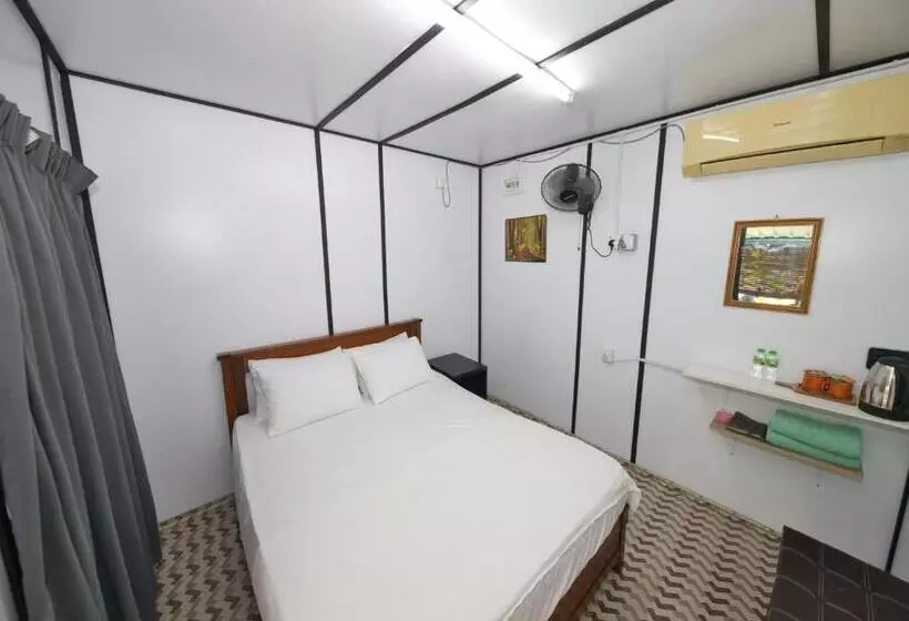 Hotelli Oyo 90960 Rajawali D Cabin Chalet Roomstay