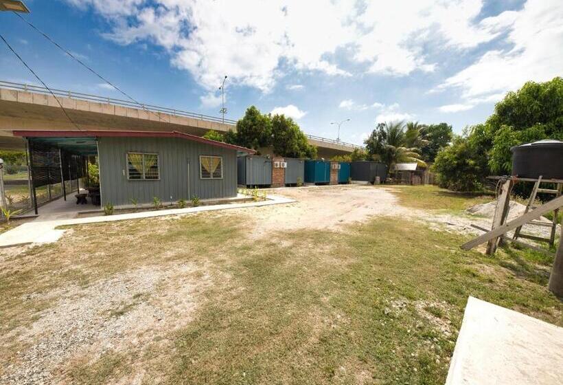 فندق Oyo 90960 Rajawali D Cabin Chalet Roomstay