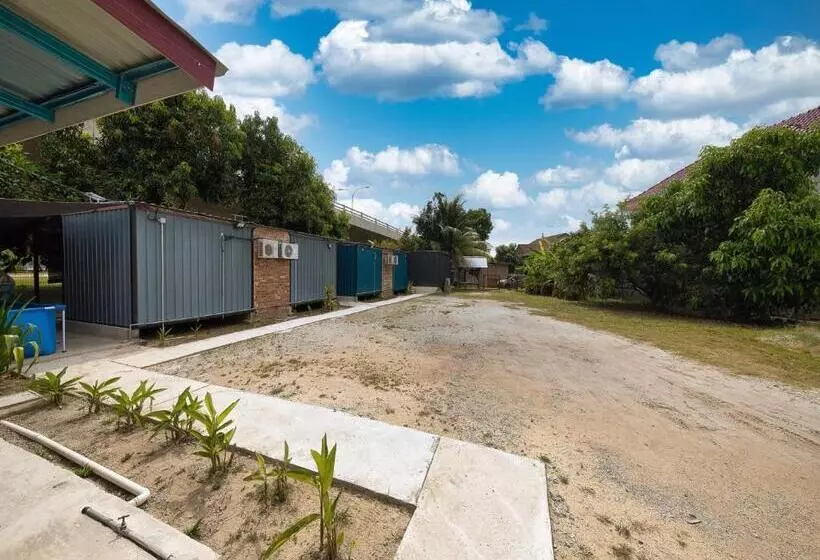 Hotelli Oyo 90960 Rajawali D Cabin Chalet Roomstay