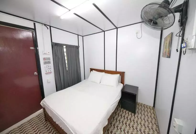 Hotelli Oyo 90960 Rajawali D Cabin Chalet Roomstay