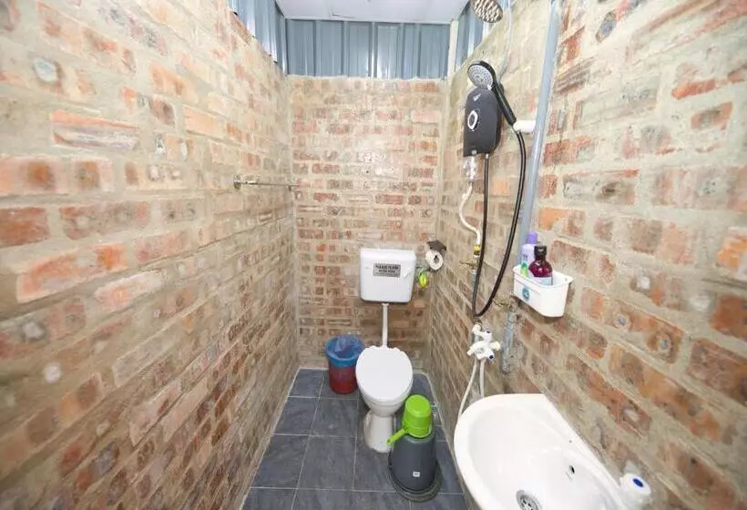 Hotelli Oyo 90960 Rajawali D Cabin Chalet Roomstay