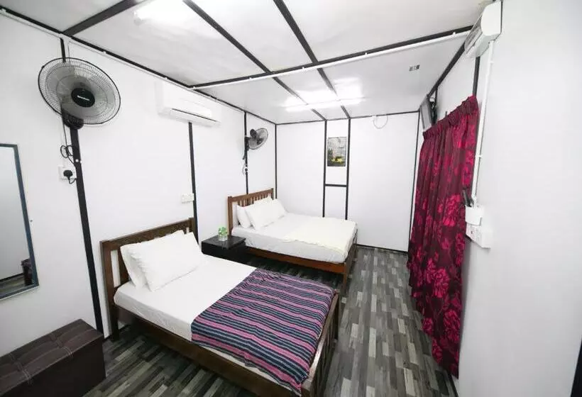Hotelli Oyo 90960 Rajawali D Cabin Chalet Roomstay