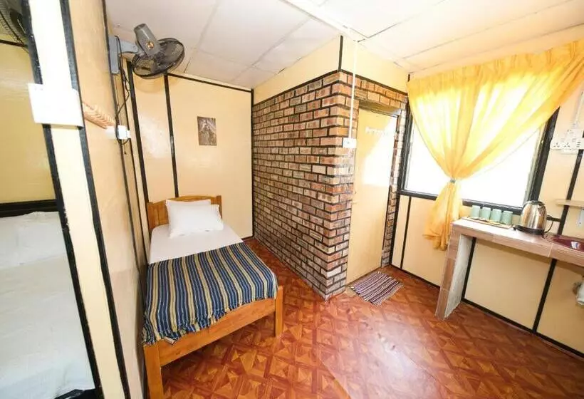 Hotelli Oyo 90960 Rajawali D Cabin Chalet Roomstay