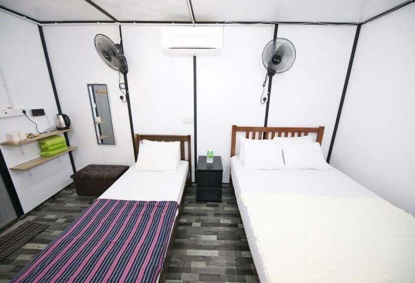 فندق Oyo 90960 Rajawali D Cabin Chalet Roomstay