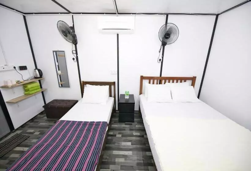 Hotelli Oyo 90960 Rajawali D Cabin Chalet Roomstay