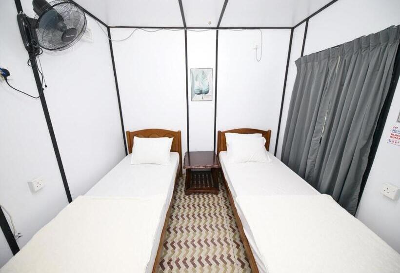 فندق Oyo 90960 Rajawali D Cabin Chalet Roomstay