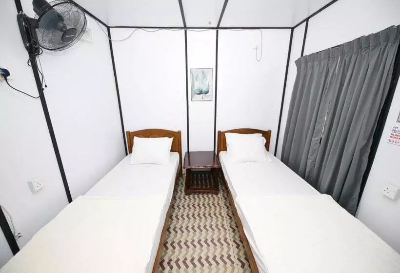 Hotelli Oyo 90960 Rajawali D Cabin Chalet Roomstay