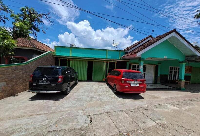 בית מלון כפרי Oyo 93814 Amanda Homestay