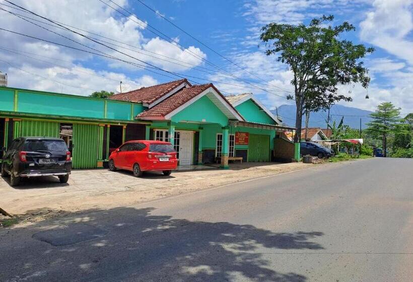 בית מלון כפרי Oyo 93814 Amanda Homestay