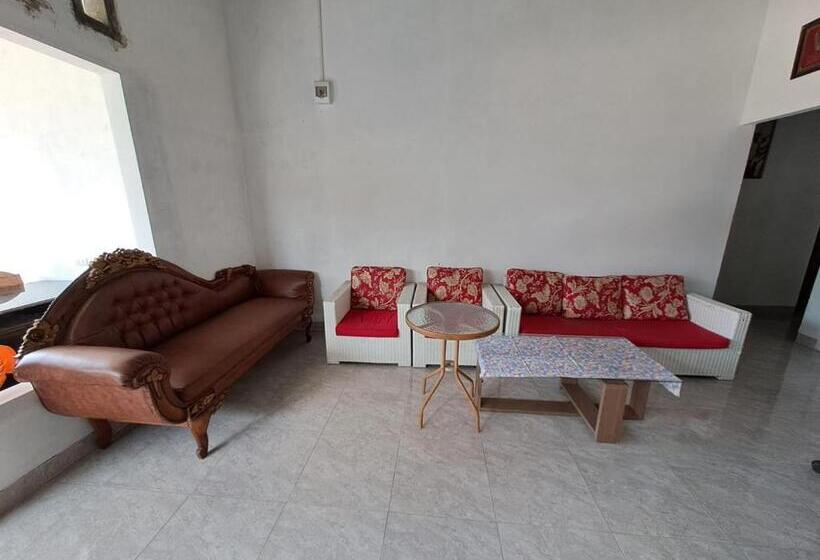 בית מלון כפרי Oyo 93814 Amanda Homestay