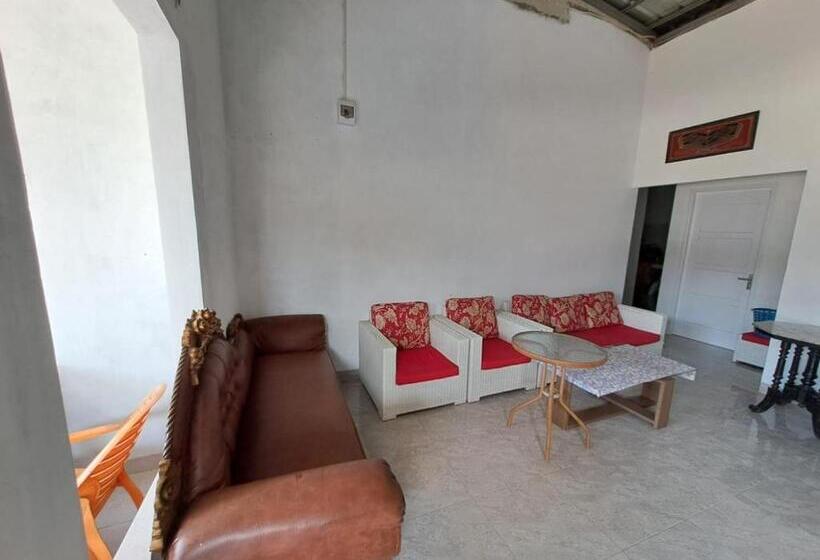 בית מלון כפרי Oyo 93814 Amanda Homestay